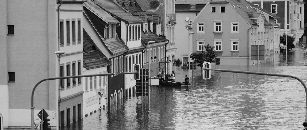 calle inundada inundación por daños lluvia seguros aseguradora reclamación