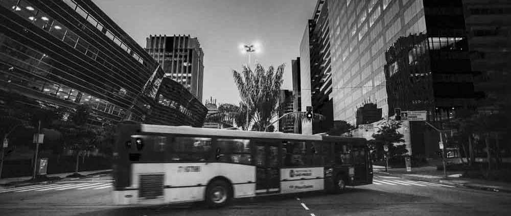 autobús interurbano accidente ciudad bus